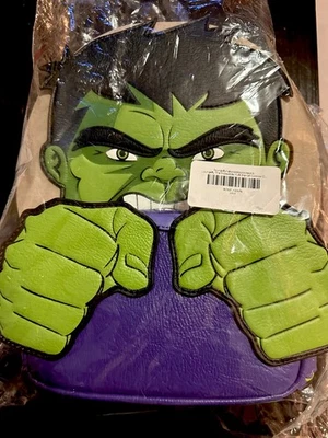 Mini mochila Loungefly Marvel The Incredible Hulk Smash verde brilla en la oscuridad Foto 1 de 3