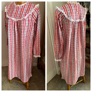 LANZ OF SALZBURG RED HEARTS & FLOWERS W/ EYELET LACE NIGHTGOWN JR SZ XL (14-16) - Picture 1 of 10