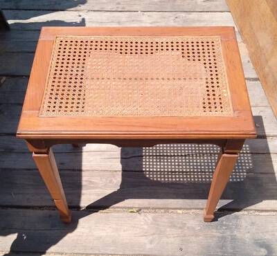 Banco de tocador con caña de caoba (VB-84) Foto 1 de 4