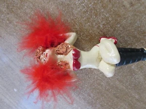 LAURENSTON TAPÓN BOTELLA VINO NUEVO PLUMA ABANICO BAILARINA STRIPPER ROJO BIKINI TANGA - Imagen 1 de 3