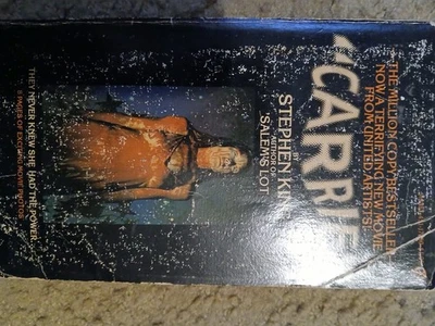 Carrie Stephen King Debut Novel Paperback Movie Tie-In Signet 1976 — 第 1/2 张图片