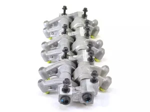 Conjunto de brazo basculante de válvula de entrada y escape Mopar original 4892293AC - Imagen 1 de 1