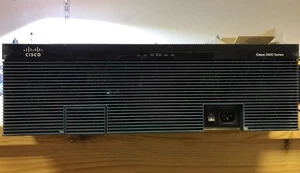 Cisco 3945 avec licences IPbase et communications unifiées iOS 15 et supports (Cisco 3900-SPE150/K9) - Photo 1/4