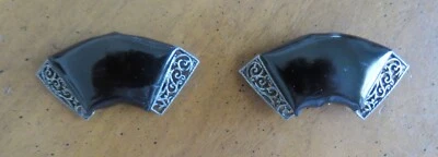 Винтажные ЗАЖИМЫ ДЛЯ ОБУВИ черные лакированная искусственная кожа и ажурное металлическое украшение - Изображение 1 из 4