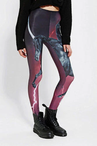 LEGGINGS FEMININAS PEGASUS PUNHO DE FERRO ESTAMPADAS PRETAS  - Imagem 1 de 2