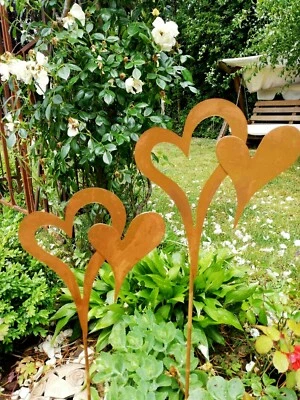 Set Herzen zum stecken, 2 Stecker Rost Optik Landhaus Gartendeko Beetstecker  - Bild 1 von 4