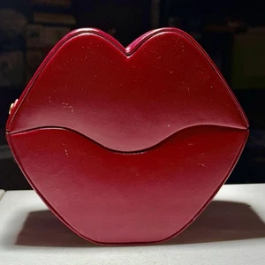 Wolf Designs Jewelry Box Hot Lips Red Case - Picture 1 of 12