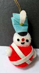 TOY SOLDIER ORNAMENT R DAKIN FLUFF BALL POM POMS TALL HAT PLUME KOREA VINTAGE - Picture 1 of 7