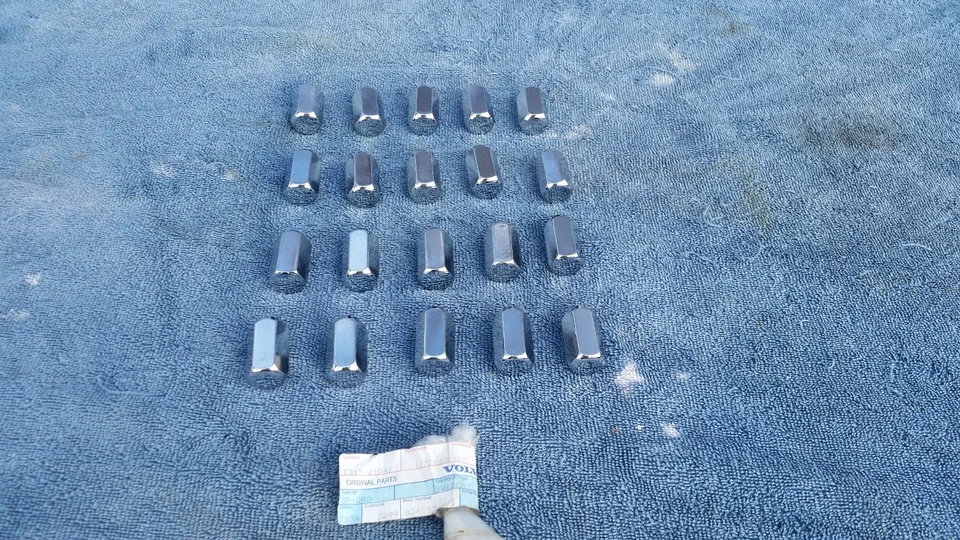 Tuercas Volvo 122 140 240 242gt 260 1800 1800e 1800es volvo 1272648 NOS OEM 20x Foto 1 de 4