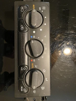 00-02 CHEVY GMC A/C HEAT TEMP CLIMATE CONTROL SUBURBAN TAHOE YUKON ESCALADE - Image 1 of 4