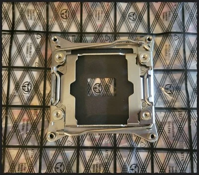 Soporte de montaje de CPU con placa posterior FOXCONN LGA2066 Foto 1 de 2