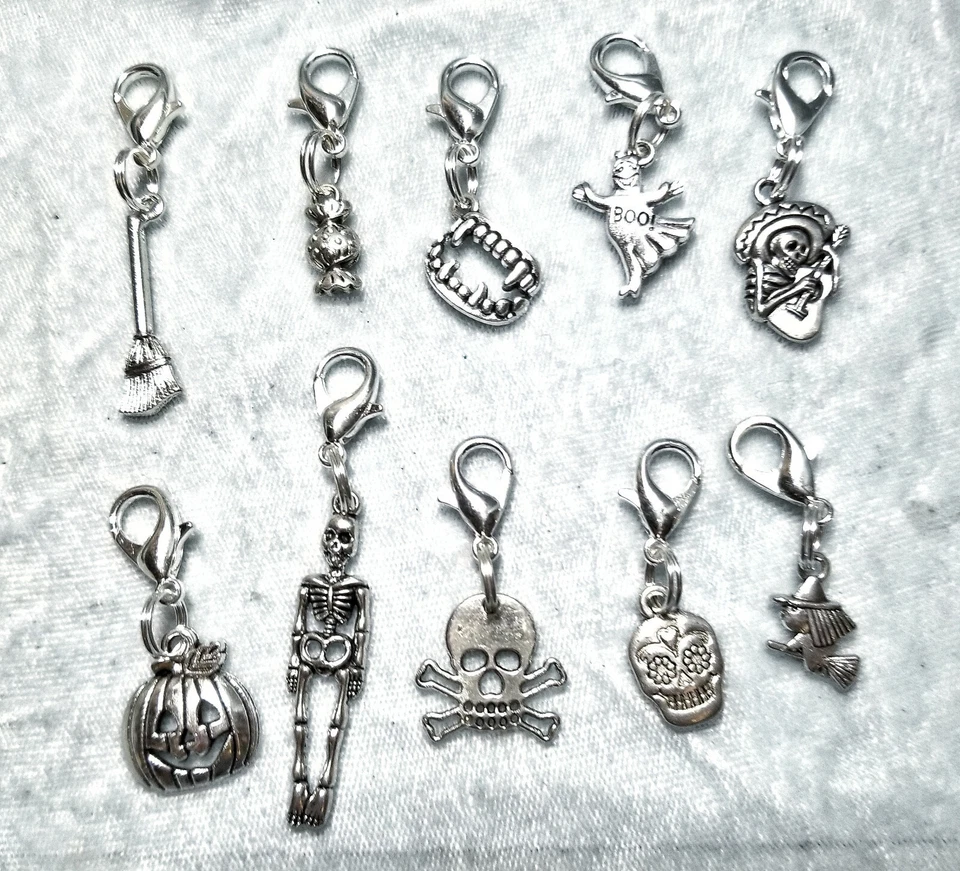 Halloween Calavera Espeluznante Clip-on Dijes para Mochila Cartera Cremallera Origami Llavero Foto 1 de 1