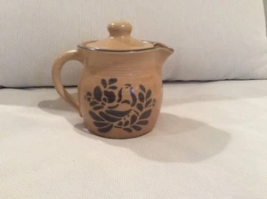 Tetera de arte popular Pfaltzgraff con tapa EE. UU. 5 tazas 40 oz pájaro azul bronceado #550 Big Castle - Imagen 1 de 12