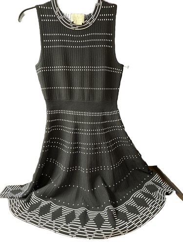 Abito da pattinatore Kate Spade aderente svagliato XS nero con dettaglio bianco immacolato