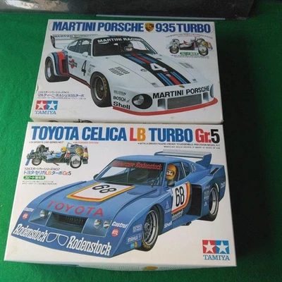 Kit modellino in plastica Tamiya 1/24 Porsche 935 Turbo e Toyota Celica LB Turbo - Immagine 1 di 4