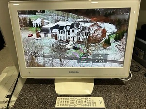 Toshiba 22” HDMI HD LCD TV/DVD Player Combination White Remote Control 22LV611U - Picture 1 of 5
