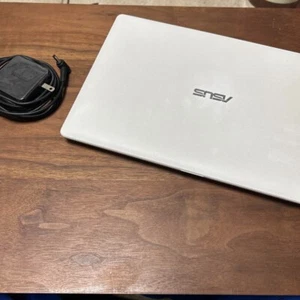 ASUS E203MA-4000W2 Celeron RAM 4GB eMMC 64GB 11.6-inch White - Picture 1 of 6