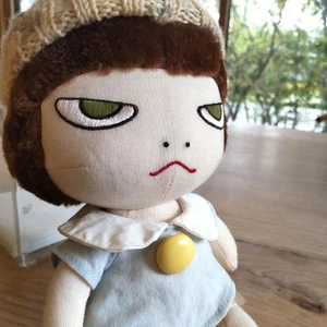Juguete de peluche para niña Yoshitomo Nara con etiqueta auténtico coleccionable limitado - Imagen 1 de 10