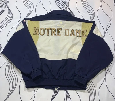 Chaqueta de iniciación de softbol Notre Dame campeona de los 90 para mujer talla grande Foto 1 de 4