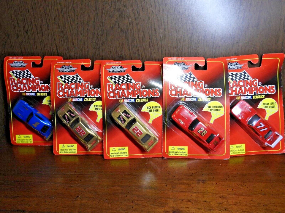 Набор из 5 1960-х гоночных чемпионов NASCAR литой Ford Classics нераспечатанный в коробке - Изображение 1 из 4