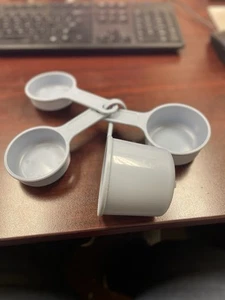 Vintage Rubbermaid Nesting Measuring Cup Set Blue 4 Qty Good Condition Pre Owned - Picture 1 of 8