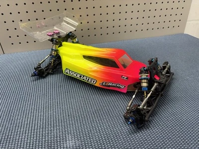 Team Associated B6.4 - Image 1 of 4
