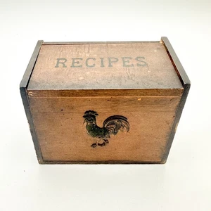 Caja de recetas de madera vintage con acento de gallo de metal 5,5" x 4,5" - Imagen 1 de 11