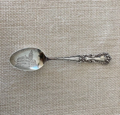 Cuchara Demitasse de recuerdo Art Deco de plata esterlina Buffalo NY City Hall Foto 1 de 4