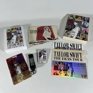 Taylor Swift Die Epochen Tour VIP holografisches Schlüsselband, Ticket, Pin & Postkarten! - Bild 1 von 10