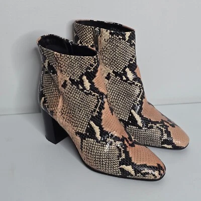 Botas de mujer Aquatalia talla 10,5 patrón de piel de serpiente botines al tobillo motociclista punk Foto 1 de 4