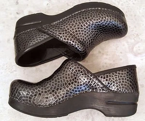 Dansko Professional Clogs black silver medallion size 37 us size 6.5 M - Picture 1 of 6