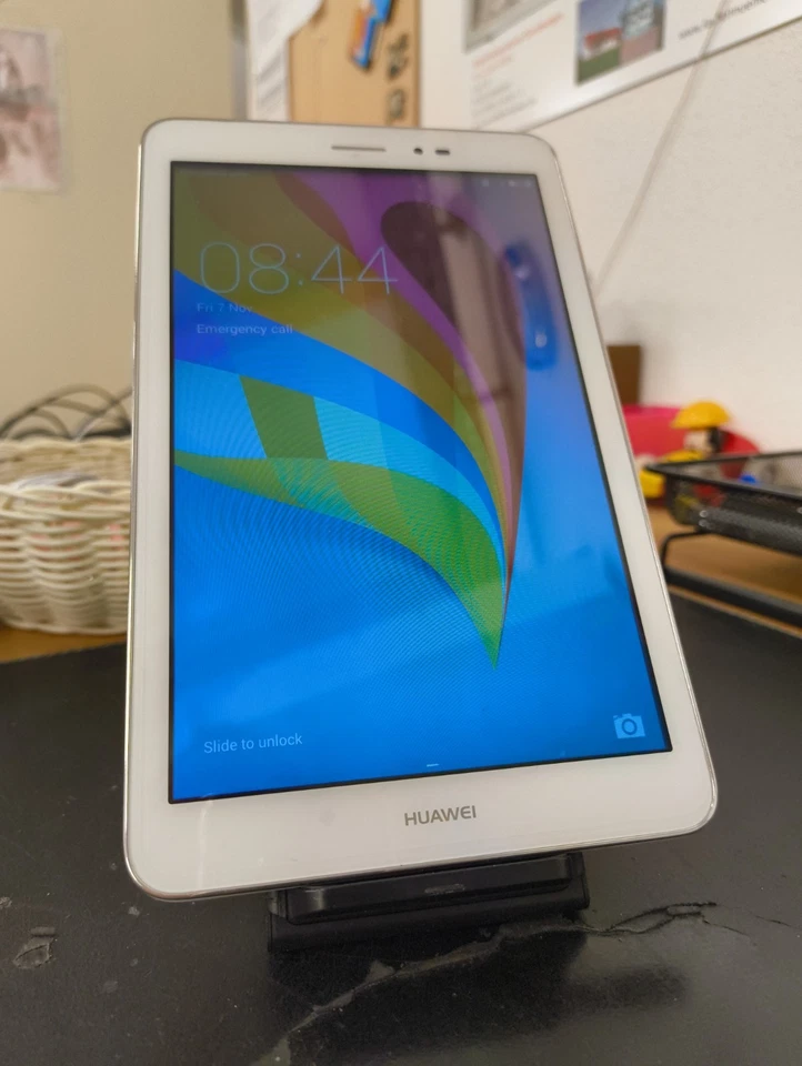 Huawei MediaPad T1 8.0 16GB, WLAN + 4G (O2), 20,3 cm (8 Zoll) - Weiß & Silber - Bild 1 von 4