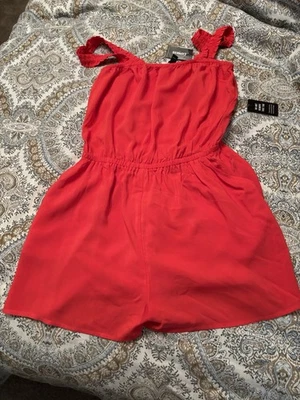 Express coral mameluco petite pequeño nuevo con etiquetas Foto 1 de 4