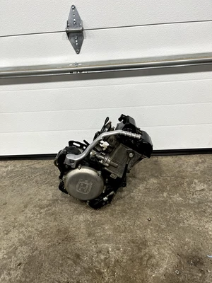 motor moto cross husqvarna Foto 1 de 4