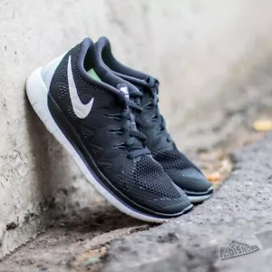 NIKE FREE RUN 5.0 OG GS GRÖSSE 4,5Y SCHWARZ WEISS OREO LAUFEN ANTHRAZIT 644428-001 - Bild 1 von 5