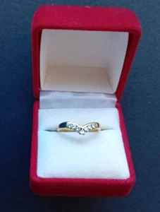 18 Ct Gold 7 Diamond Claw Set Wishbone Ring/3.1 gram/Eternity Style/Vintage 1997 - Picture 1 of 10