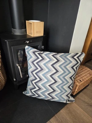 4 of 22" x 22" Teal, Black and Greys Geometrical Zig-zag Cushion Covers. - Image 1 of 2