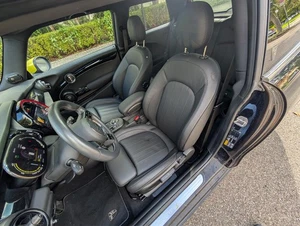 Tausch: MINI F56 YOURS Ledersitze schwarz (ich) gegen Teilleder (du) Sitze - Bild 1 von 2