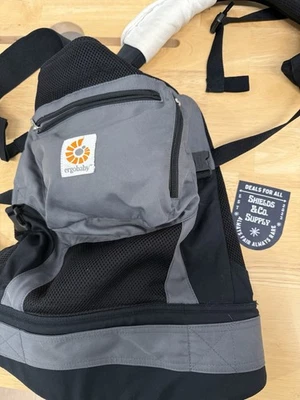 Porta-bebês Ergobaby Performance carvão preto cinza infantil ativo WLP21 - Imagem 1 de 4
