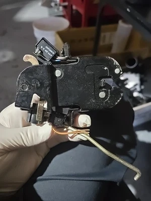 97-04 Mercedes R170 SLK320 SLK230 замок крышки багажника замок привод 1707500284 OEM - Изображение 1 из 4