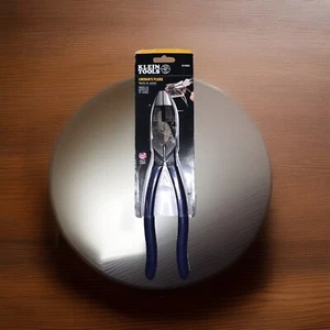 NEW - Klein Tools D213-9NEG - 9" Side Cutting Pliers Lineman's Pliers - Picture 1 of 2