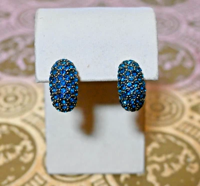 $80 HEIDI DAUS Abrazos de HEIDI Indicolite Cristal Azul Medio Aro Pendientes Omega Foto 1 de 4