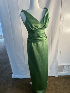 David’s Bridal Green Satin Long Gown Dress Ruched Waist Size 4 Formal - Picture 1 of 4