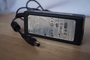 Adaptador de CA Lite-On PA-1041-91 19V 2.1A 5.5mm x 2.5mm Liteon Cargador Fuente de Alimentación - Imagen 1 de 5