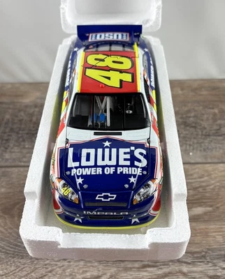 Chevrolet Impala 1037 2011 acción 1:24 Jimmie Johnson #48 Lowe's Power of Pride Foto 1 de 4