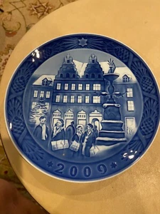 Plato de Navidad Royal Copenhagen 2009, "Navidad en Amagertorv" caja original - Imagen 1 de 6