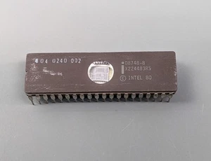 (2) IC microcontroller Intel 8748 ~ D8748-8 MCS-48 UV EPROM ~ testato buono - Foto 1 di 2