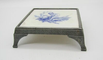 Antiguo remache de época estética plateado con azulejo Minton azul/blanco Foto 1 de 4