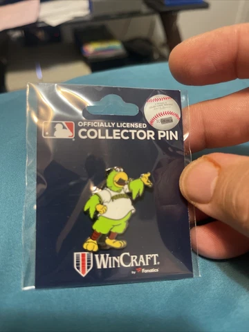 Pittsburgh Pirates Mascot Pirate Parrot Pin MLB Cover