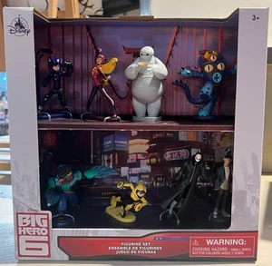 Disney Parks Big Hero 6 Baymax Hiro 8 pz Figurine Playset NUOVO - Foto 1 di 5